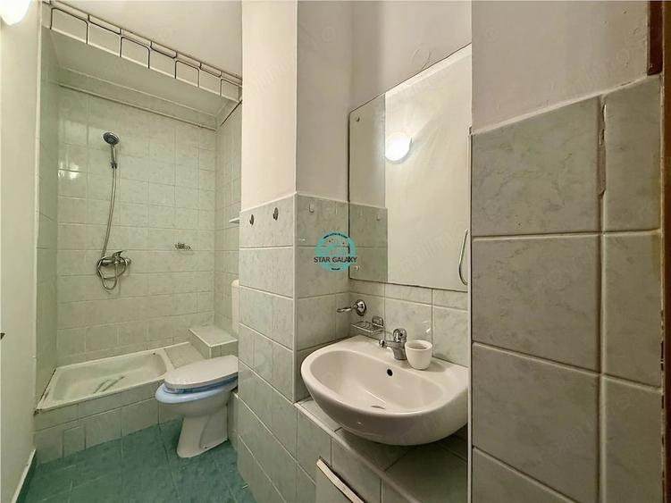 Apartament cu 3 camere decomandat în Corina
