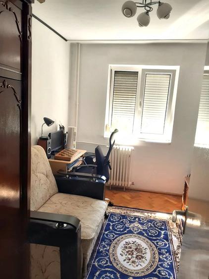 Apartament cu 3 camere semidecomandat în Dacia