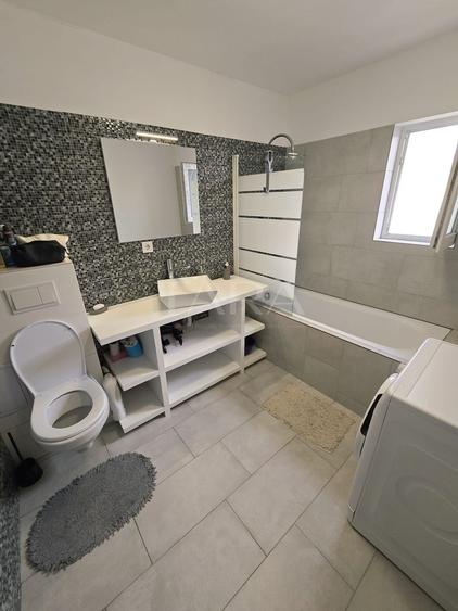 Apartament cu 3 camere decomandat, mobilat în Florești