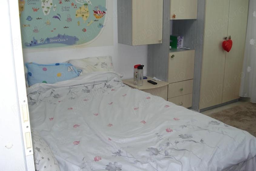 Apartament cu 4 camere decomandat în Lipovei