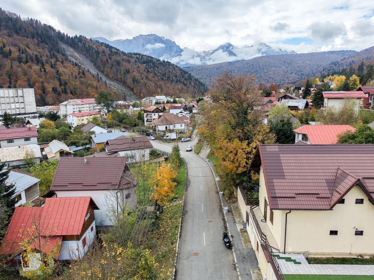 Casă individuală cu 4 camere cu Canalizare în Azuga