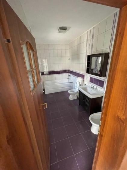 Apartament cu 5 camere decomandat în Spitalul Județean