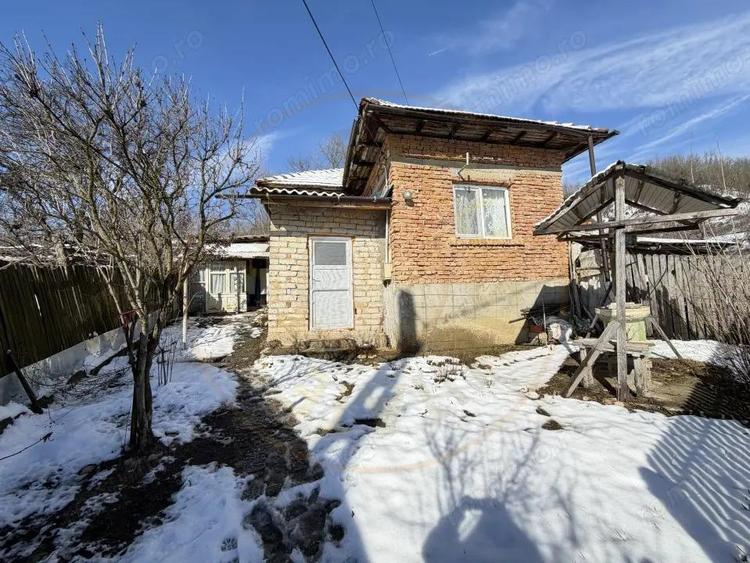 Casă cu Teren 780 Mp în Priboieni