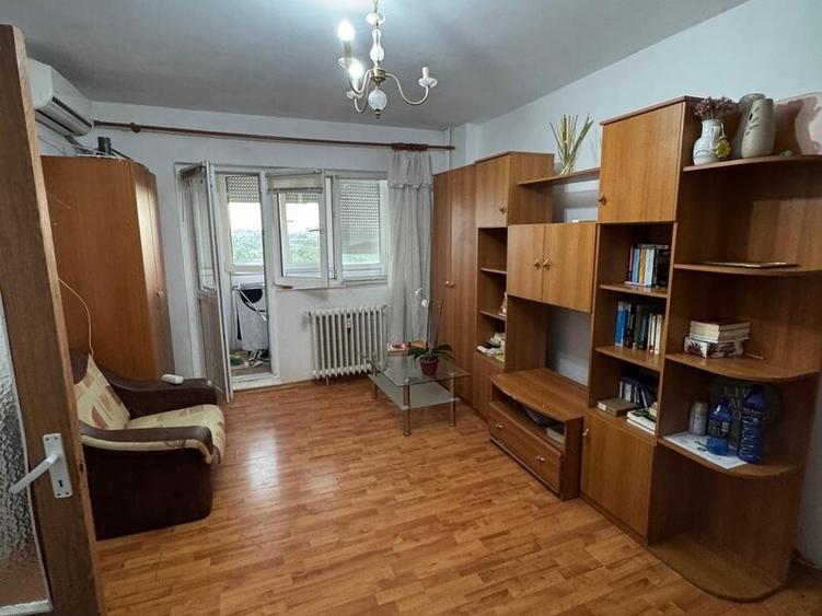 Apartament cu 2 camere semidecomandat în Brâncoveanu