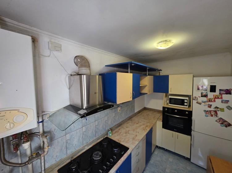 Casă individuală cu 3 camere cu Canalizare în Brătianu