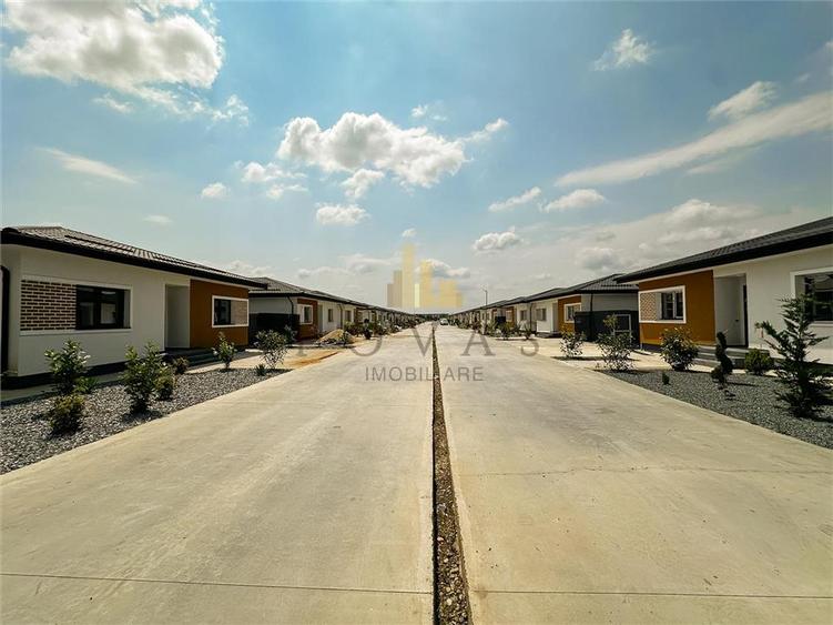 Casă individuală cu 4 camere cu Canalizare în Tunari