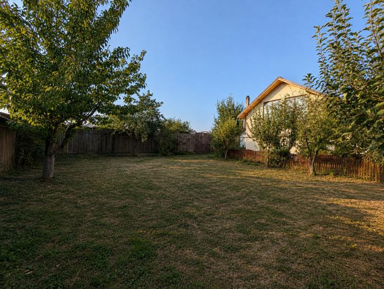 Casă individuală cu 5 camere cu Teren 433 Mp în Central