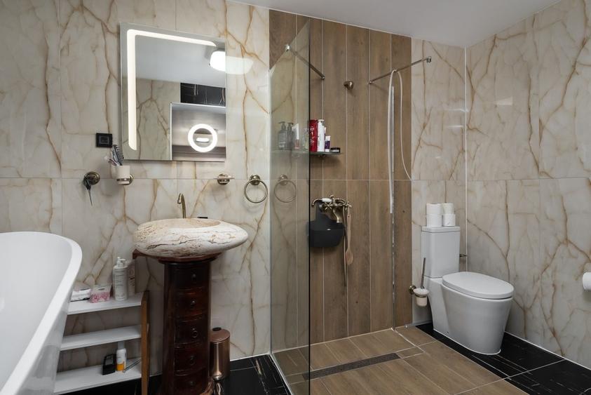 Casă individuală cu 6 camere cu Piscina în Puchenii Mari