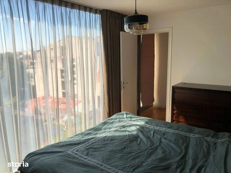 Apartament cu 4 camere, mobilat în Victoriei