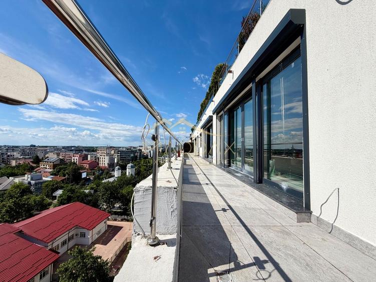 Apartament cu 5 camere decomandat în Herăstrău