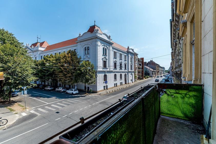 Apartament cu 3 camere semidecomandat în Ultracentral