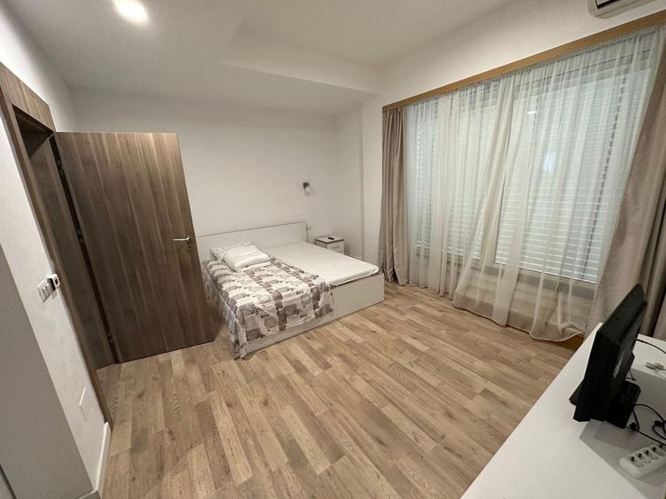 Apartament cu 3 camere decomandat, mobilat în Central