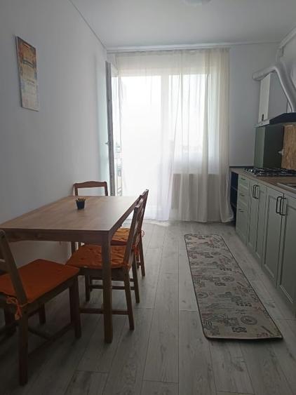 Apartament cu 2 camere decomandat, mobilat în Central