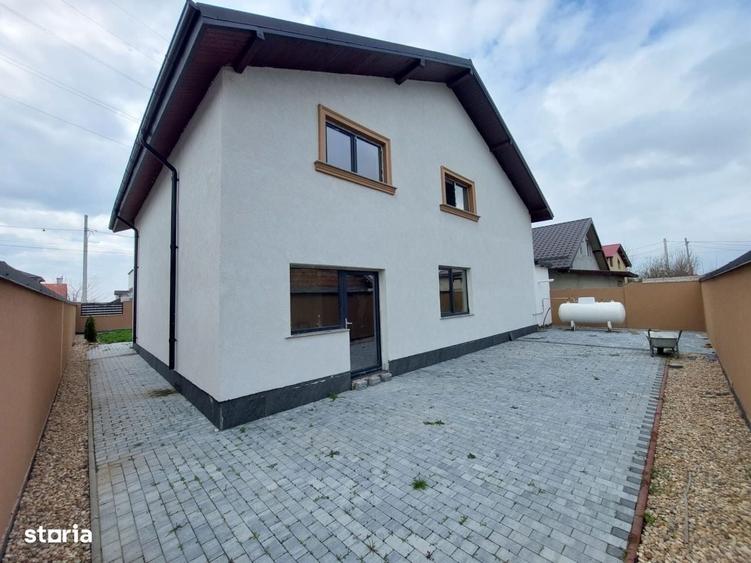 Casă cu 4 camere în Albești