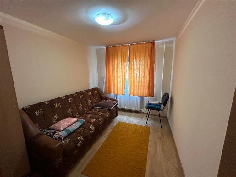 Apartament cu 3 camere decomandat, mobilat în Brăilei