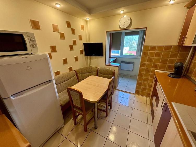 Apartament cu 2 camere decomandat în Enachiță Văcărescu