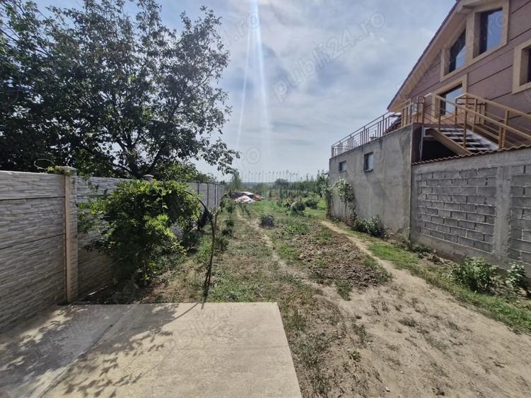 Casă cu 6 camere cu Teren 1707 Mp în Schela