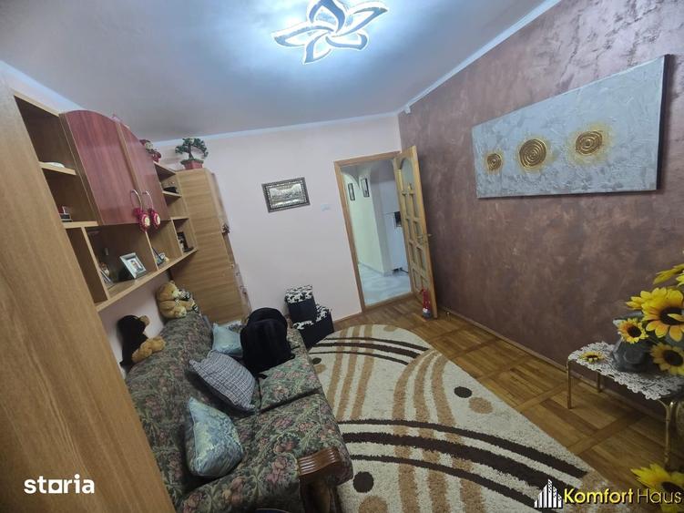 Apartament cu 3 camere decomandat în Mioriței