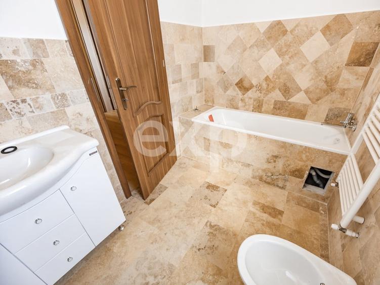 Casă cu 4 camere cu Canalizare în Giroc