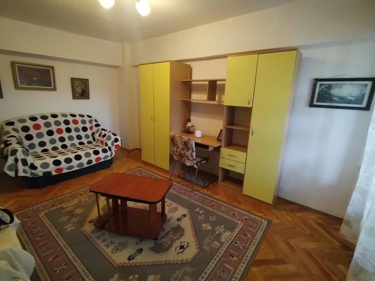 Apartament cu 2 camere decomandat în Centru Civic