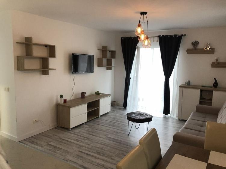 Apartament cu 2 camere semidecomandat în Calea Moldovei