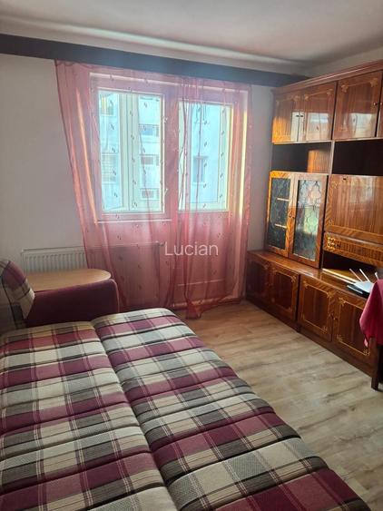 Inchiriez apartament 3 cam. / decomandat, zona Noua