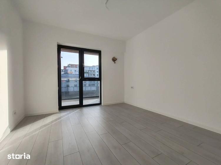 Apartament cu 3 camere decomandat în Romană