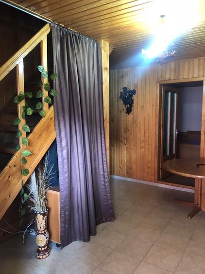 Casă cu 10 camere cu Teren 636 Mp în Nord