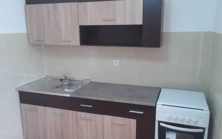 Apartament cu 3 camere decomandat în Cetate