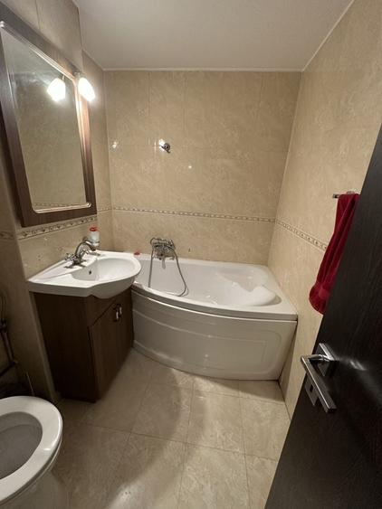 Apartament cu 4 camere decomandat în Rovine
