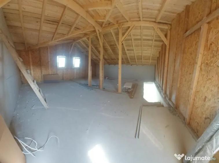 Casă cu 5 camere cu Teren 210 Mp în Central
