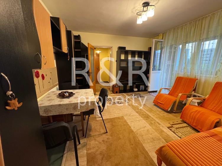 Apartament cu 3 camere semidecomandat în Drumul Taberei