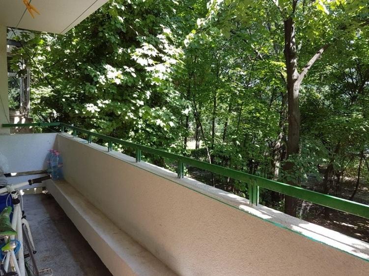Apartament cu 2 camere semidecomandat în Sârbi