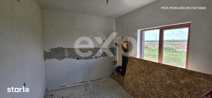 Casă cu 7 camere decomandat cu Teren 2000 Mp în Răcari