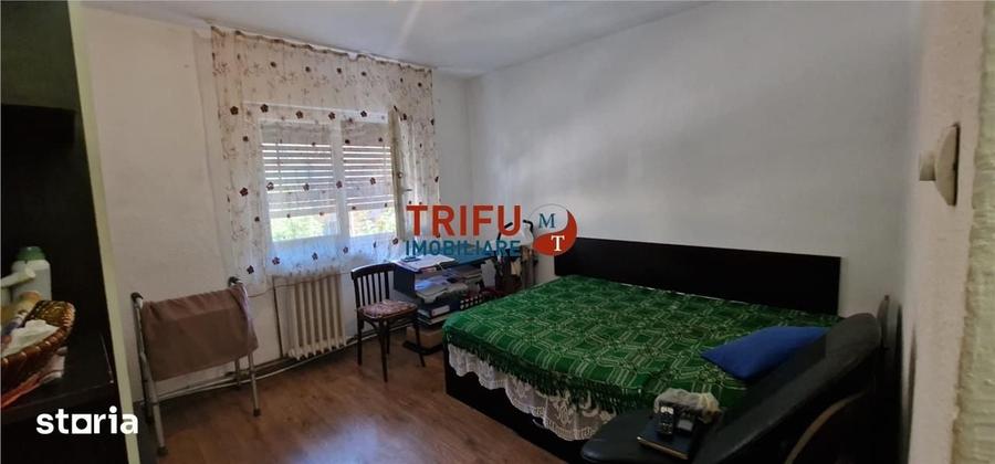 Apartament cu 3 camere decomandat în Cetate