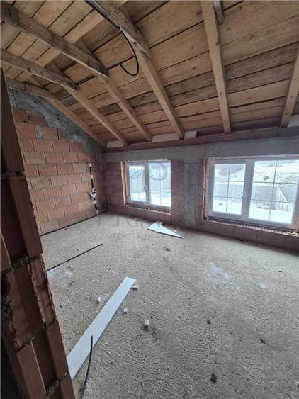 Duplex cu 4 camere cu Canalizare în Moșnița Nouă