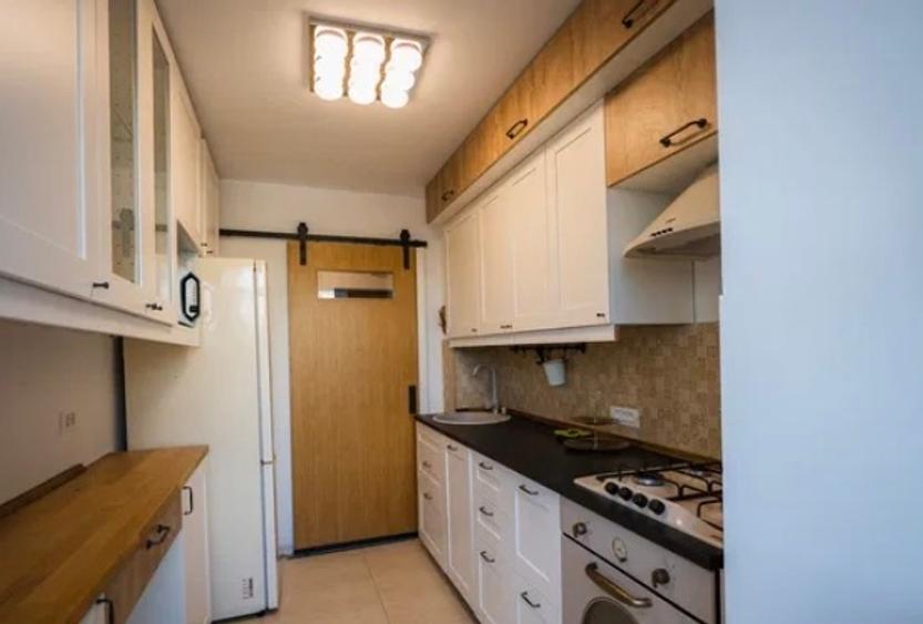 Apartament cu 3 camere semidecomandat, mobilat în Costin Georgian