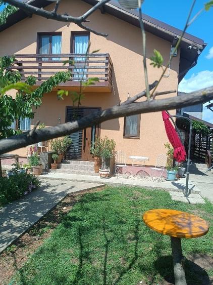 Casă individuală cu 5 camere cu Canalizare în Bâcu