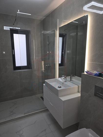Apartament cu 2 camere semidecomandat, mobilat în Central