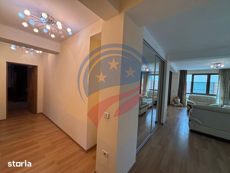 Apartament cu 3 camere, mobilat în Central