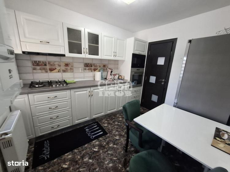 Apartament cu 3 camere în Micro 2