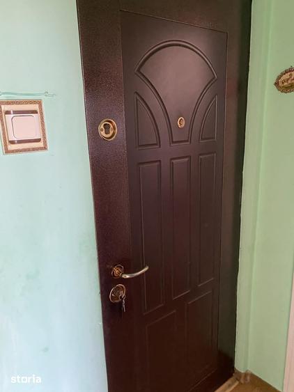 Apartament cu 3 camere semidecomandat în Micro 1