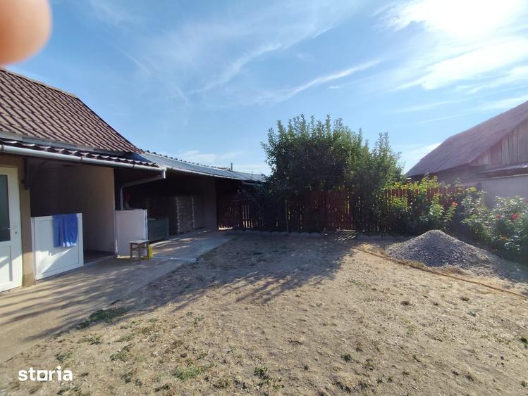 Casă cu 3 camere cu Teren 2826 Mp în Saca