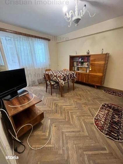 Apartament cu 3 camere semidecomandat în Brăilița