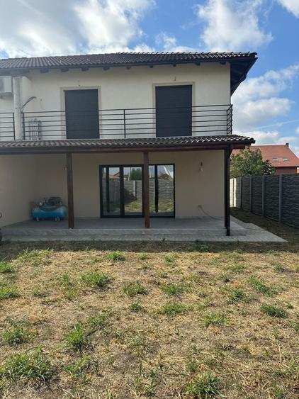 Duplex cu 4 camere cu Canalizare în Dumbrăvița