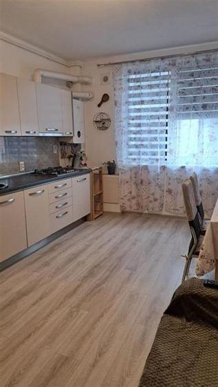 Apartament cu 3 camere decomandat, mobilat în Șelimbăr