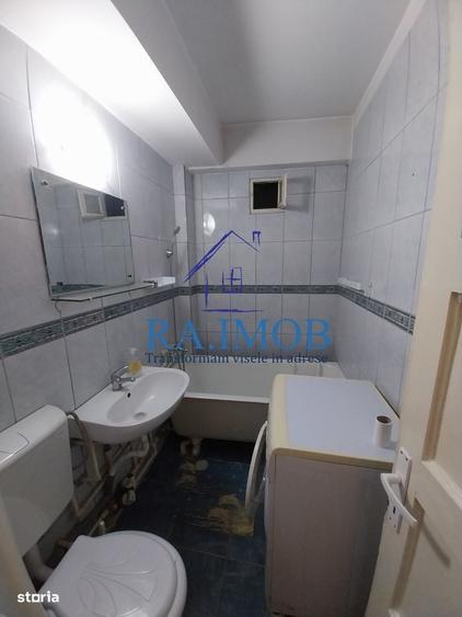 Apartament cu 3 camere semidecomandat în Ultracentral