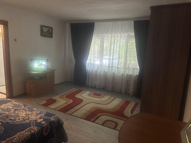 Garsonieră decomandată în Uverturii