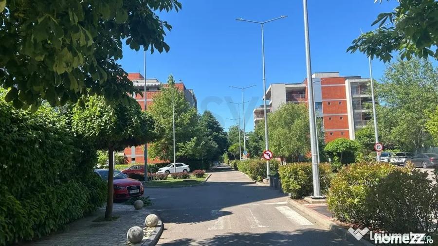 Apartament cu 4 camere decomandat în Băneasa