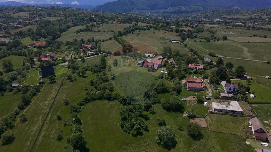 Teren Construcții intravilan de 4600 mp, în Bran
